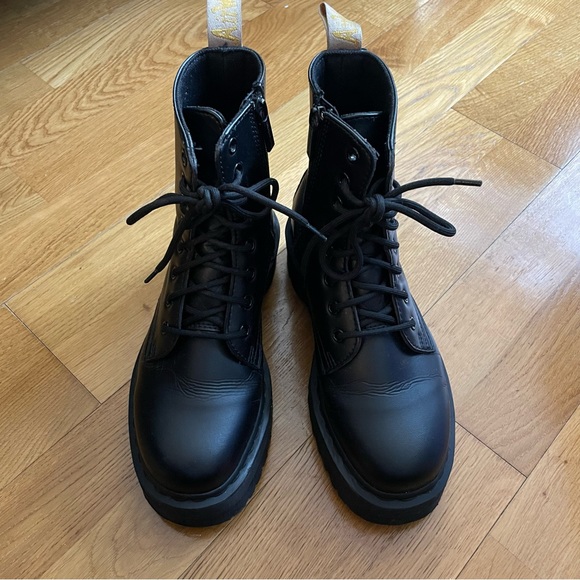 Dr. Martens V Jadon II Mono 8 Eye Boots - Picture 1 of 6